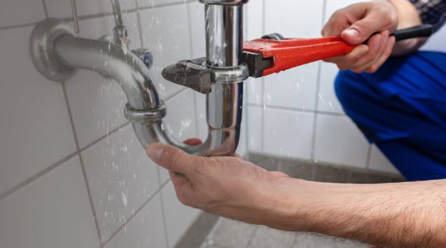Expert burst pipe repair services in Oakwood, IL